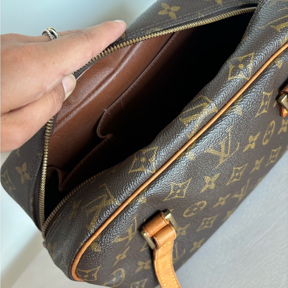 Louis Vuitton Cite MM Monogram Bag - Picture 5 of 10